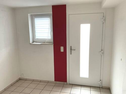 Eingangsbereich mit... - 5 Zimmer Reihenendhaus zum Kaufen in Seelbach