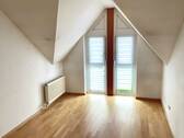 Zimmer im Dachgeschoss - 