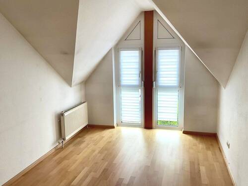 Zimmer im Dachgeschoss - 