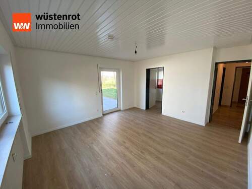Wohn-/Esszimmer - 2-Zimmer-Wohnung mit Terrasse und KFZ-Stellplatz