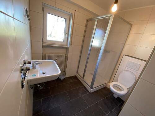 Tageslichtbad - 2 Zimmer Etagenwohnung in Hallstadt