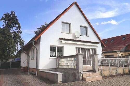 Hinteransicht - Einfamilienhaus mit 140,00 m&sup2; in Burg zum Kaufen