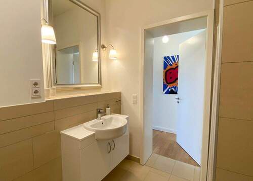 Bad mit Waschtisch - 