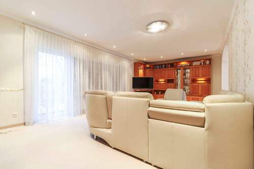 Wohnzimmer Whg. 1 - 1 Zimmer Mehrfamilienhaus, Wohnhaus zum Kaufen in Groß-Gerau