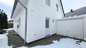 Nebeneingang und Garage - 4 Zimmer Einfamilienhaus zum Kaufen in Delmenhorst