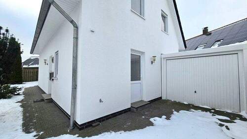 Nebeneingang und Garage - 4 Zimmer Einfamilienhaus zum Kaufen in Delmenhorst