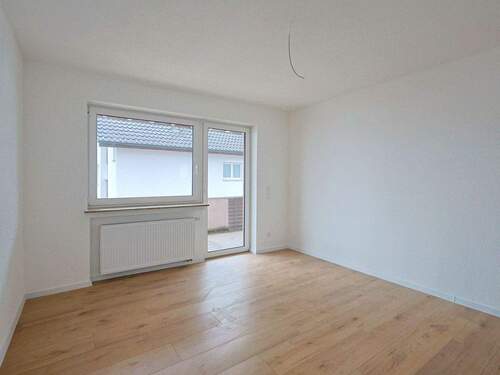 Schlafzimmer mit Zugang zum Balkon - 