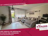 Lichtdurchflutetes Wohnzimmer mit Zugang zur Terasse - Gemütliche 2-Zimmer-Wohnung mit Wohlfühlcharakter