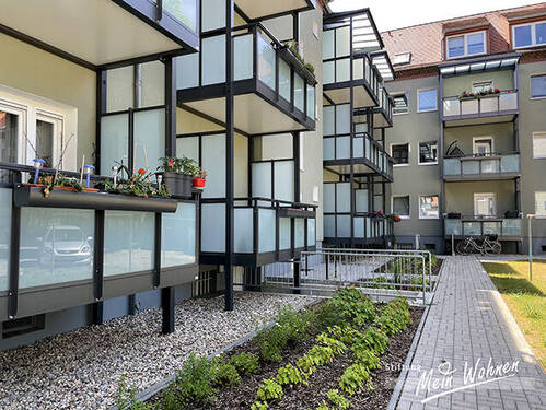 Titelbild - Erdgeschosswohnung mit Dusche und großem Balkon sucht neuen Mieter!