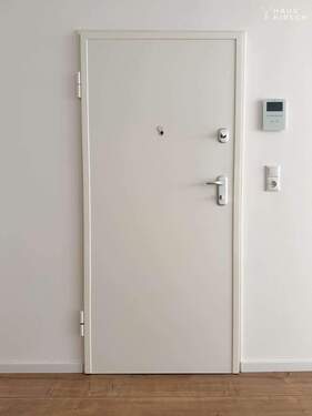 Wohnungseingangstür - Etagenwohnung mit 130,60 m² in Kreuzau zum Kaufen