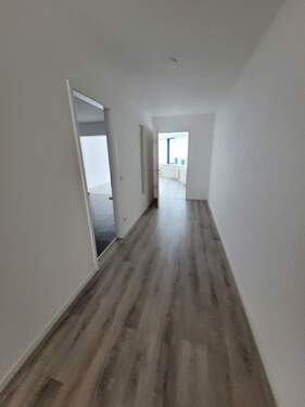 Einblick Flur - 3 Zimmer Etagenwohnung zur Miete in Neustrelitz