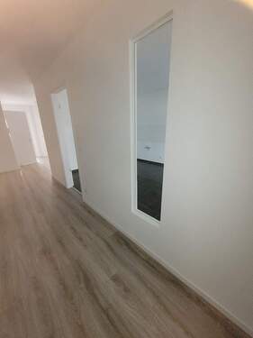 Einblick Flur Bild 3 - Etagenwohnung mit 92,00 m&sup2; in Neustrelitz zur Miete