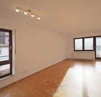 Gepflegte 3,5-Zimmer-Wohnung mit Südwest-Balkon und Aufzug - Schömberg
