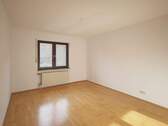 Geräumiges Kinder- oder Arbeitszimmer - 3 Zimmer Etagenwohnung in Schömberg