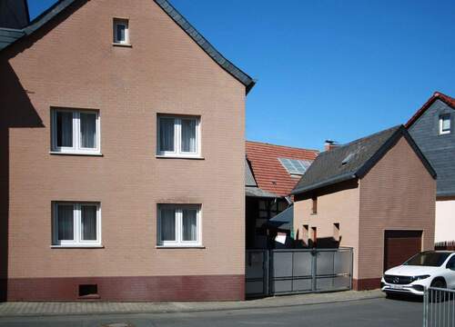 Charmantes Haus! - 4 Zimmer Bauernhaus, Landhaus zum Kaufen in Hünstetten