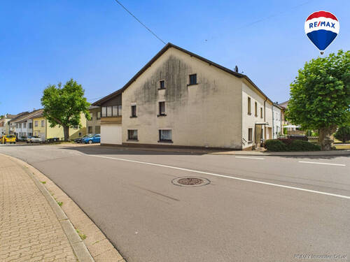 RE/MAX Immobilien DeLux Haus in Losheim am See/ Bachem - 
