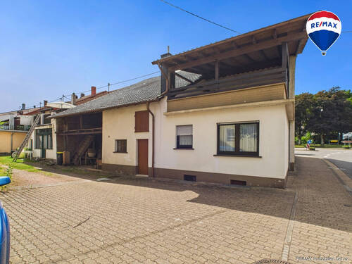 RE/MAX Immobilien DeLux Haus in Losheim am See/ Bachem - 5 Zimmer Einfamilienhaus zum Kaufen in Losheim am See / Bachem