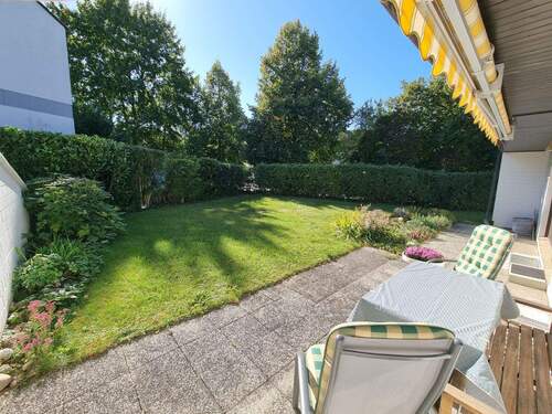 Großer Garten m. geschützter Terrasse - 
