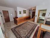 Flur, Blick Richtung Eingangsbereich - 