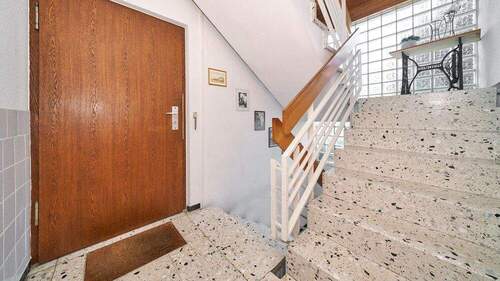 EG_Treppenhaus_Hauseingang - 