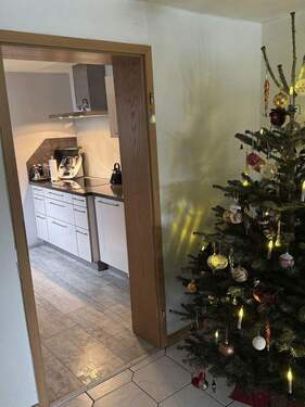 Blick in die Küche - 6 Zimmer Doppelhaushälfte zum Kaufen in Moers