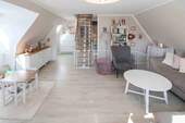 lichtdurchfluteter Wohnbereich - 8 Zimmer Einfamilienhaus zum Kaufen in Flensburg