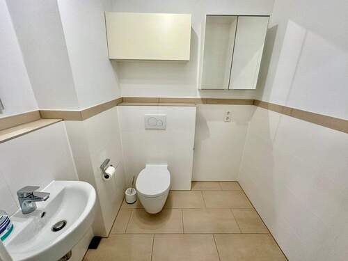 Gäste-WC mit Waschmaschinenanschluss - 