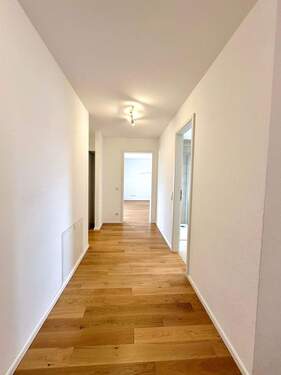 Einladender Flur / Eingangsbereich - 