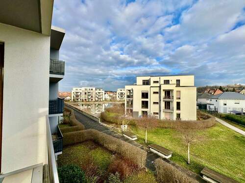 Überdachter Balkon mit seitlichem Seeblick - 