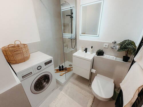 Badezimmer mit Regendusche - 