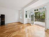 Wohnbereich mit Blick auf die Terrasse - 5 Zimmer Einfamilienhaus zum Kaufen in Berlin