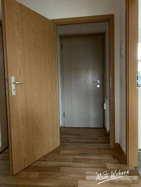 Eingang und Flur - 2 Zimmer Etagenwohnung zur Miete in Bad Dürrenberg