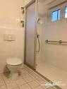 Bad mit Dusche - 