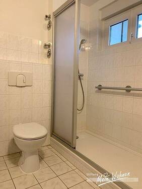 Bad mit Dusche - 