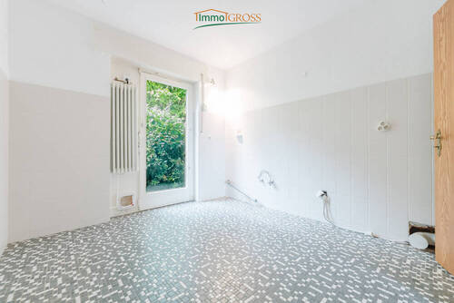 OG - Küche mit Zugang zum Balkon - 