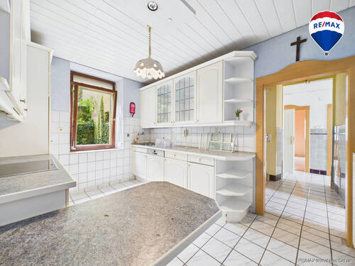 RE/MAX Immobilien DeLux Haus Mettlach Küche - 