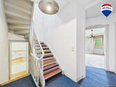RE/MAX Immobilien DeLux Haus Mettlach Flur OG - 