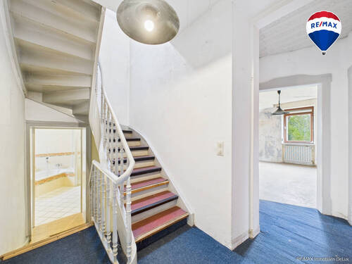 RE/MAX Immobilien DeLux Haus Mettlach Flur OG - 