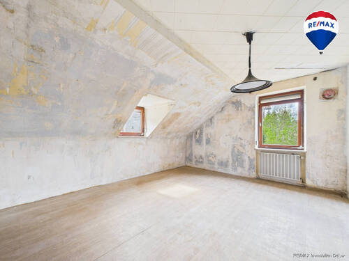 RE/MAX Immobilien DeLux Haus Mettlach Zimmer OG - 