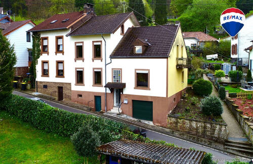 RE/MAX Immobilien DeLux Haus Mettlach Außenansicht - 7 Zimmer Einfamilienhaus zum Kaufen in Mettlach