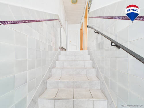 RE/MAX Immobilien DeLux Haus Mettlach Flur - 7 Zimmer Einfamilienhaus in Mettlach