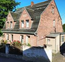 Zweifamilienhaus mit viel Potenzial und sonnigem Grundstück mit zahlreichen Möglichkeiten. - Merseburg Beuna