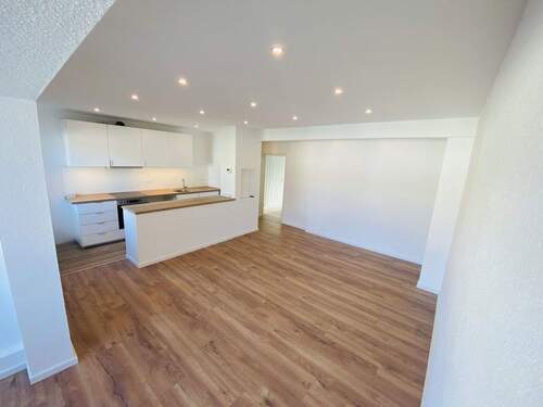 Wohnbereich mit Küche - 3 Zimmer Etagenwohnung zur Miete in Hannover