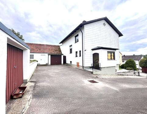 Bild 1 - Charmantes Einfamilienhaus mit großem Grundstück und Ausbaupotenzial in Wolnzach!