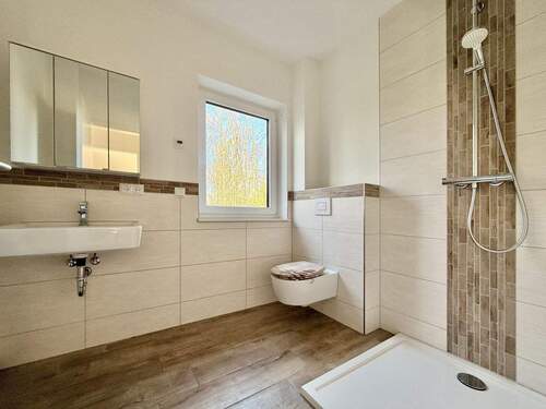 Stadtvilla: Gästebad mit Dusche - 