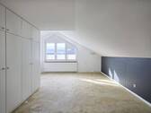 Großzügiges Schlafzimmer im Dachgeschoss - 