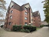 Hauseingang - DG-Wohnung mit Balkon NUR mit WBS