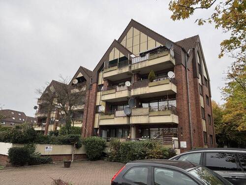 Rückseite mit Balkonen - 3 Zimmer Etagenwohnung zur Miete in Lünen