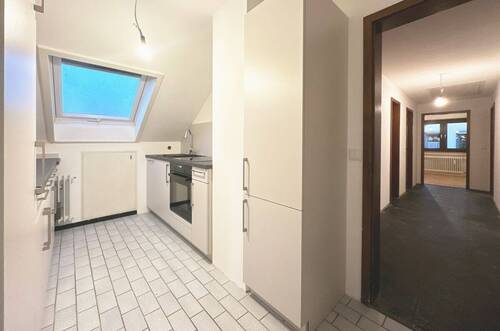 Küche mit Einbauküche, Blick 1 - 