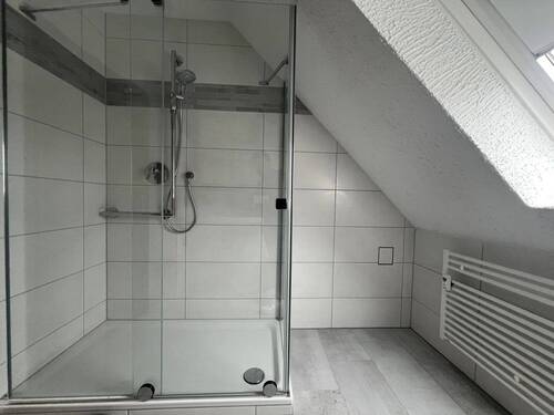 ... großer bodentiefer Dusche - 